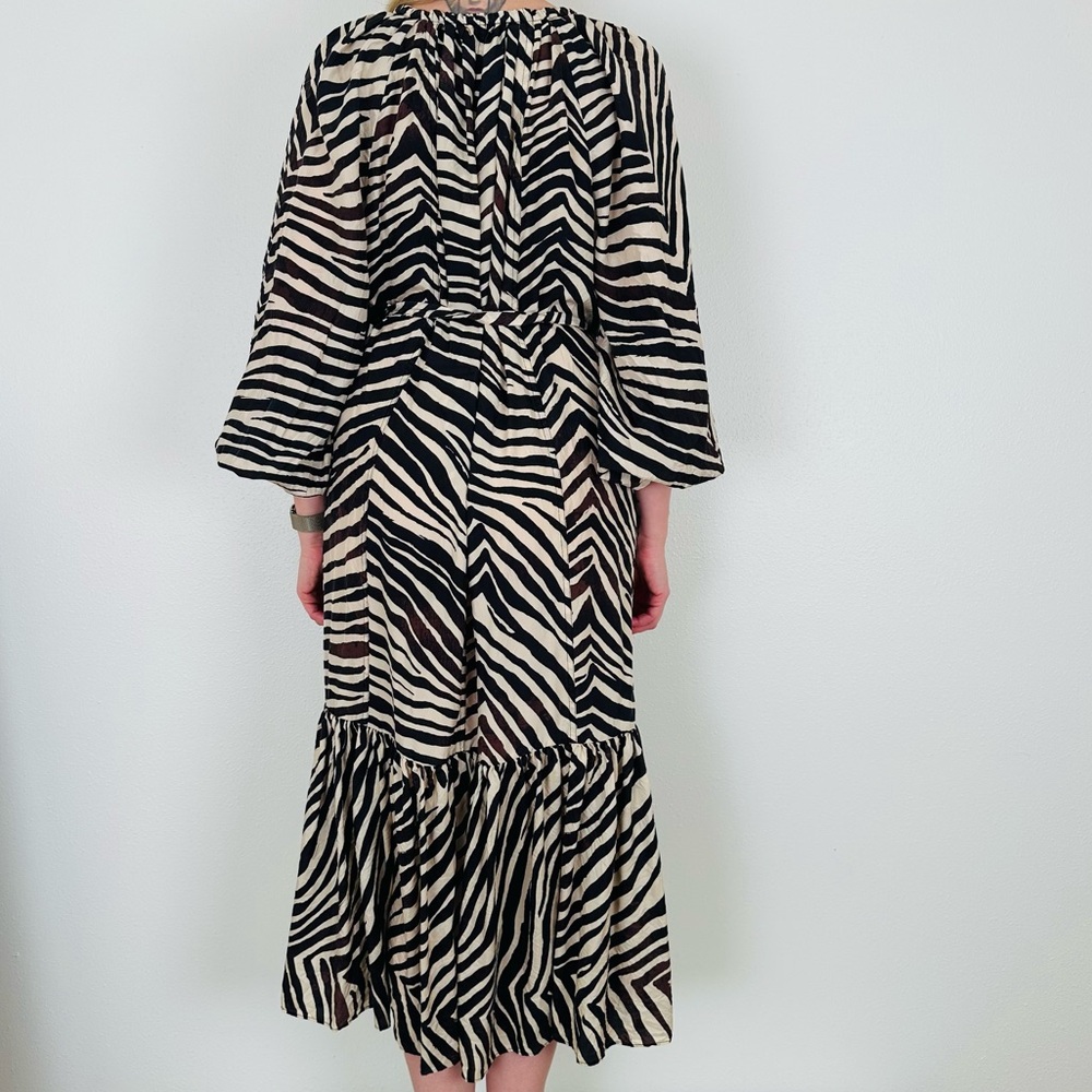 Banana Republic Zebra Animal Print 100% Silk Voluminous Lightweight Midi Dress - Picture 10 of 15